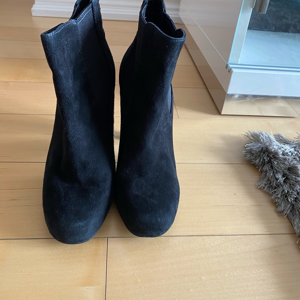 Vince Camuto dressy booties